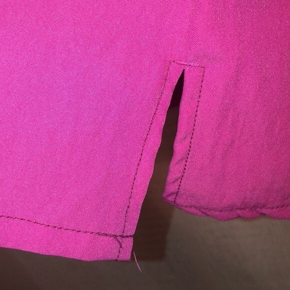 Wonder Wink M Fuchsia Pink Scrub Top with Yellow Logo - Picture 9 of 12